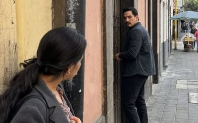 MI ESPOSO MURIÓ HACE CINCO MESES… ESTA MAÑANA, VI A UN HOMBRE IDÉNTICO A ÉL — Y DECIDÍ SEGUIRLO EN SECRETO… SIN IMAGINAR LO QUE IBA A DESCUBRIR…