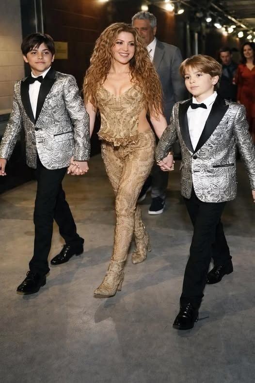 Los hijos de Shakira revelan todo, dicen que su madre no… Ver más