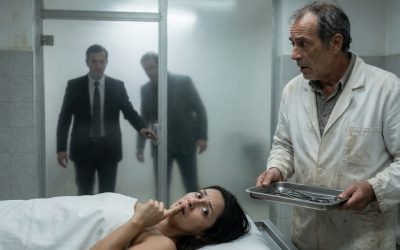 Un empleado humilde aceptó ayudar a una desconocida que despertó en la morgue, sin imaginar que esa decisión pondría en peligro a su familia y revelaría un matrimonio podrido por dentro.