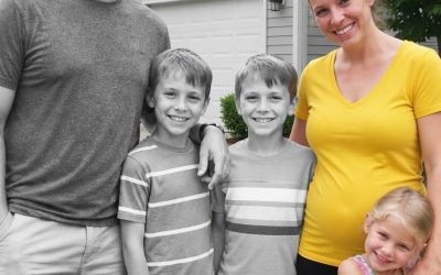 Mi esposo desapareció con nuestros gemelos; siete años después, mi hija me dijo: “Mamá, papá me envió un video la noche antes de que se fueran y me pidió que no te lo mostrara”.