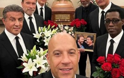 EL ÚLTIMO ADIÓS A UNA LEYENDA: SE FILTRA EMOTIVA IMAGEN DE ESTRELLAS DE HOLLYWOOD EN EL FUNERAL DE CHUCK