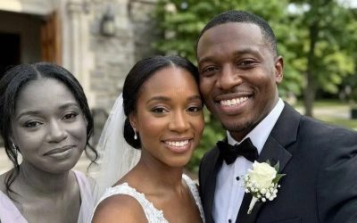 Mi hermana falleció el día de mi boda. Una semana después, su colega me llamó y me dijo: «Te dejó un teléfono y una nota. ¡VEN A LA OFICINA INMEDIATAMENTE!».