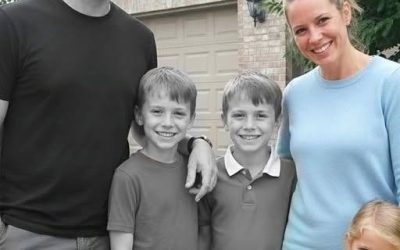 Siete años después de que mi esposo desapareciera con nuestros gemelos, mi hija me dijo: “Papá me envió un video antes de que se fueran y me dijo que no te lo contara”.