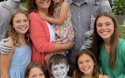 Mi esposo y nuestros tres hijos desaparecieron durante una tormenta — Cinco años después, mi hija menor me entregó una nota en medio de la noche y dijo “Mamá, sé lo que pasó realmente ese día”