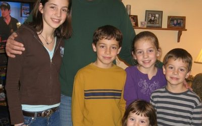 Mi padrastro lloró a cinco hijos que no eran suyos. Después de su funeral, cada uno de nosotros recibió una carta que nunca estuvo destinada a los
