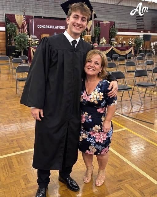 Mi madre me crió sola, pero en mi graduación universitaria, mi padre biológico apareció y dijo que ella me había mentido toda mi vida.
