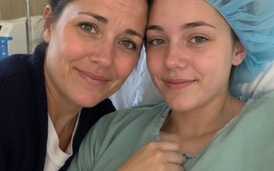 Mi hija puso algo doblado en mi mano antes de su cirugía y susurró “Por si acaso” – Lo leí en la sala de espera, y mis piernas flaquearon ahí mismo