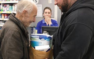 Lo juzgamos por su capucha… y fue quien devolvió dignidad en la caja