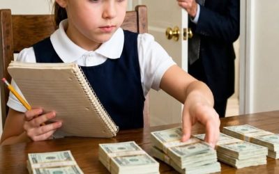 El millonario dejó 50.000 dólares para tender una trampa a la niñera… Pero su hija hizo algo que le dejó sin palabras.