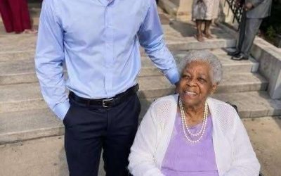 Me ocupé de mi vecino de 85 años por su herencia, pero ella no me dejó nada: a la mañana siguiente, su abogado noqueó y dijo: “En realidad, te dejó una cosa