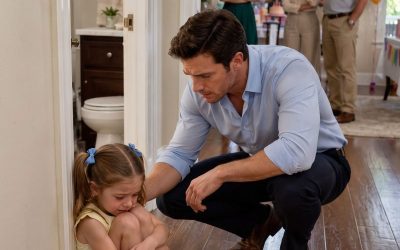 Mi hija de 5 años se escondió de su tía durante una fiesta familiar y me susurró: “Papá… ¿tengo que pedir perdón?” Minutos después, una simple prueba destrozó la mentira que mis padres intentaban ocultar.