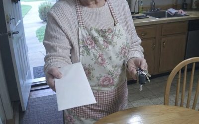 Mi nuera fue ascendida y llevó a toda la familia a una cena elegante, a todos menos a mí. Había limpiado la casa, planchado la camisa de mi hijo,