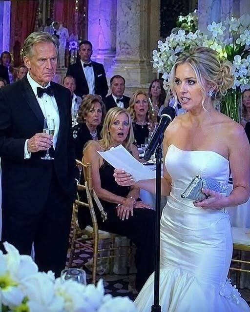 En mi boda, mi padre se puso de pie frente a 500 invitados y anunció que yo nunca había sido su verdadera hija, que no heredaría nada del apellido familiar y que esperaba que guardara silencio.