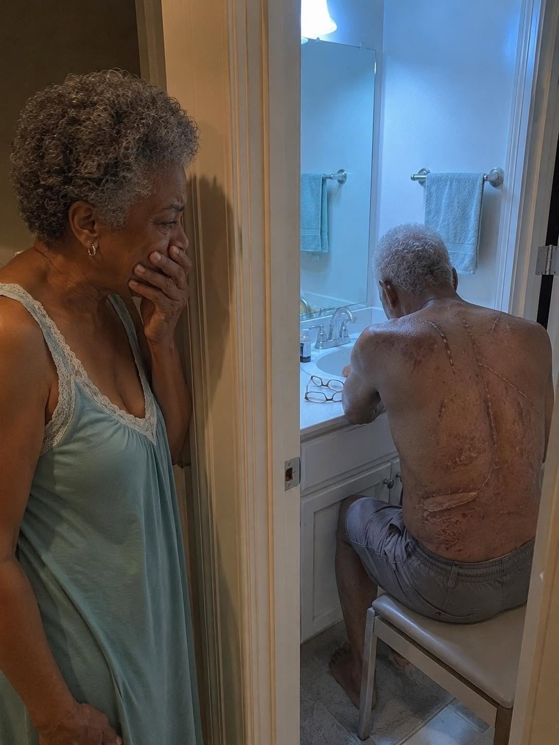 Durante treinta y cinco años, mi marido se encerraba en el baño todas las mañanas a las cuatro. Y la noche en que por fin miré por la cerradura, comprendí por qué siempre susurraba: «Hago esto para protegerte».