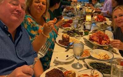 (Parte 1) La familia de mi marido siempre esperaba que yo pagara la cena — Finalmente les di una lección que nunca olvidarían.