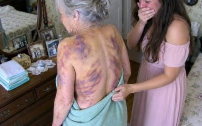 Llegué a casa a visitar a mi anciana madre, pero cuando me ofrecí a ayudar a bañarla, ella se encogió de terror