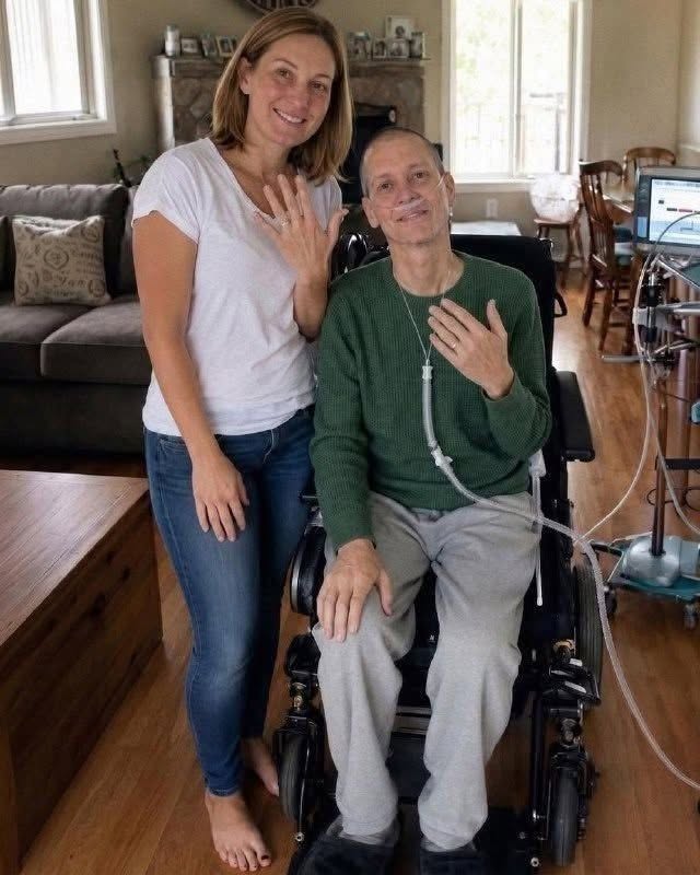 Me casé con un hombre treinta años mayor por su fortuna. Después de su funeral, su abogado me dio una caja y me dijo: «Se aseguró de que recibieras