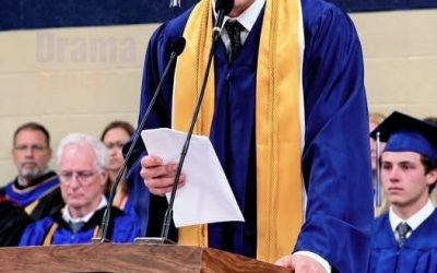 Mi hijo interrumpió su discurso de graduación a la mitad, señaló a su padrastro y dijo: “Ahora todo el mundo sabrá lo que hiciste”….