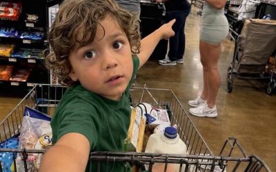 Mi hijo de 5 años señaló a una mujer en el supermercado y dijo: “Esa es la señora que viene a nuestra casa cuando estás trabajando”.