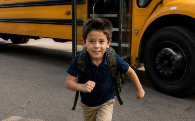 El conductor del autobús de mi hijo dijo cuatro palabras antes de marcharse; minutos después, llamé a la policía