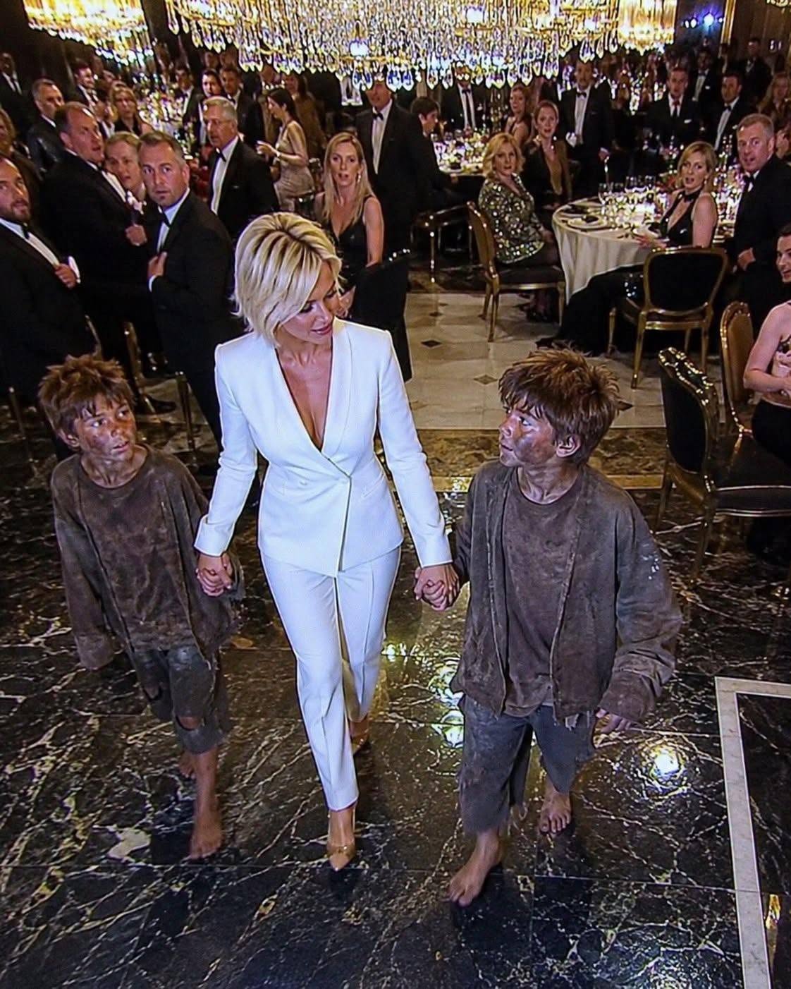 «Dos niños sin hogar se acercaron a la mesa del millonario: “Señora, ¿podemos comer las sobras?” El millonario levantó la mirada y se quedó…»