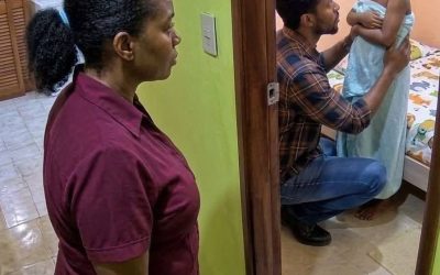 PARTE 2  Mi hija siempre permanecía en silencio cuando su padrastro la bañaba… hasta que un día llegué a casa antes de lo habitual.