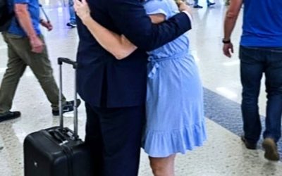 Lloré en los brazos de mi esposo en el aeropuerto mientras abordaba lo que él afirmaba que era una asignación de trabajo de dos años en Zurich.