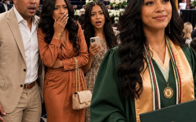 MIS PADRES FALTARON A MI GRADUACIÓN UNIVERSITARIA PORQUE ESTABAN OCUPADOS COMPRÁNDOLE A MI HERMANA MENOR UN ROLLS-ROYCE. ENTONCES EL DECANO SUBIÓ AL ESCENARIO Y REVELÓ MI SECRETO.