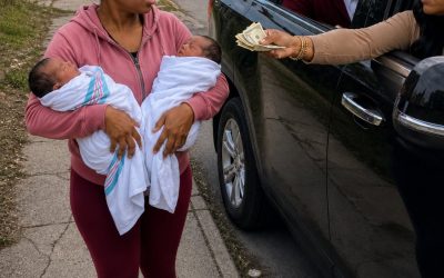 VIO A SU EXESPOSA SIN HOGAR CON GEMELOS — ENTONCES UN SOLO ARCHIVO CAMBIÓ TODO.