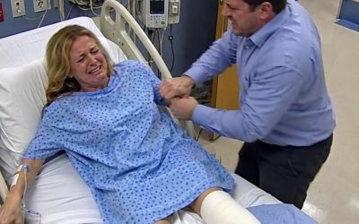 «Mi esposo intentó sacarme de la cama del hospital después de mi accidente